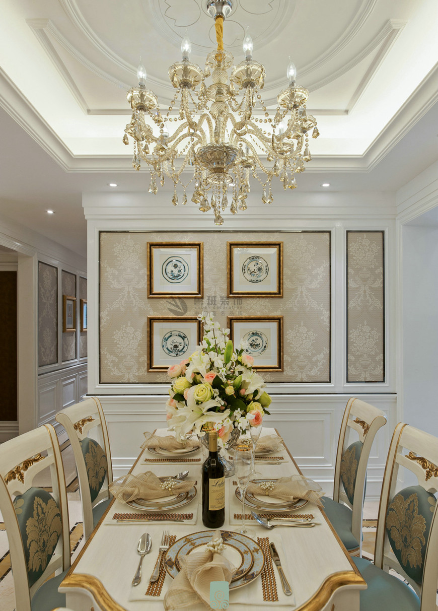 金地湖(hú)城大境法式風格五居室230平米李建明主筆(bǐ)——餐廳設計實景拍攝 金地湖(hú)城大境法式風格五居室230平米李建明主筆(bǐ)——餐廳設計實景拍攝